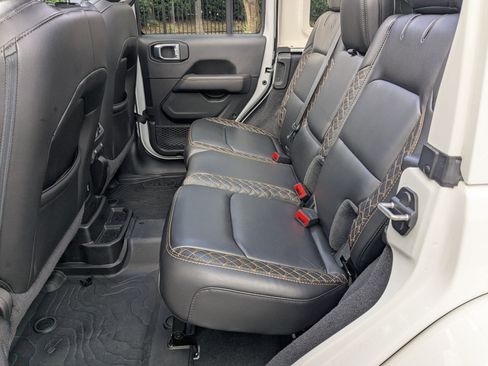 Used 2021 Jeep Wrangler Unlimited Sahara image 29