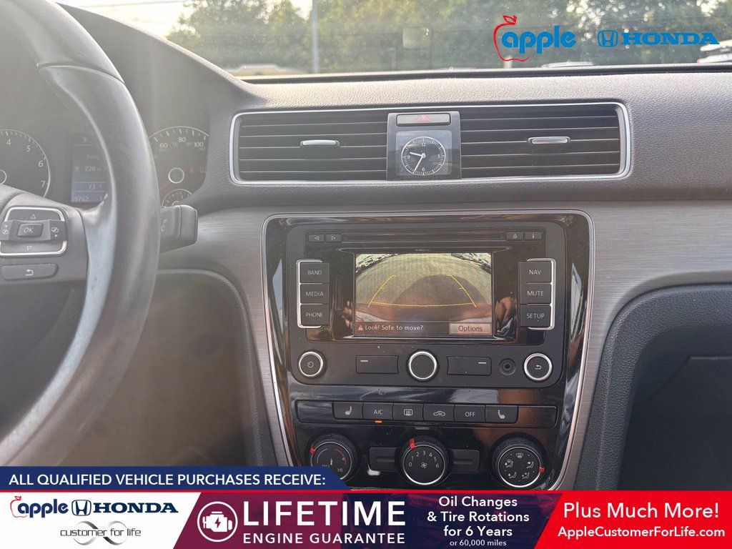 Used 2015 Volkswagen Passat 1.8T SE FWD image 9