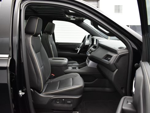 Used 2023 GMC Yukon SLT image 12