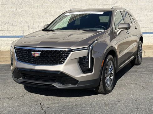 Certified 2025 Cadillac XT4 Premium Luxury image 3