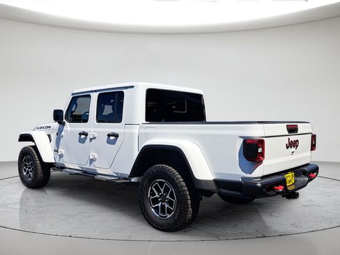 Used 2024 Jeep Gladiator Rubicon AWD/4WD image 5