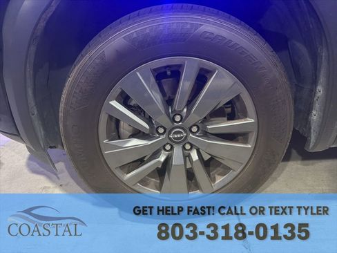 Used 2024 Nissan Pathfinder SV image 2