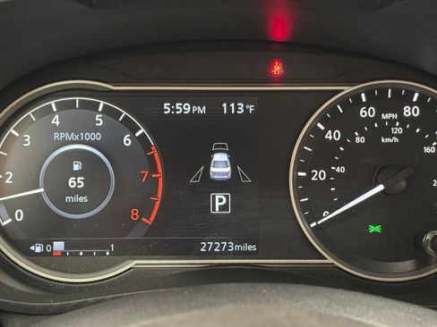 Used 2025 Nissan Versa SV FWD image 38