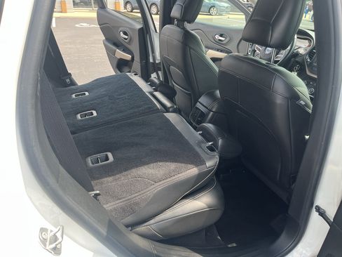 Used 2017 Jeep Cherokee Latitude w/ True North Edition AWD/4WD image 31