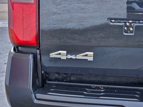 Used 2025 Toyota Tacoma SR AWD/4WD image 31