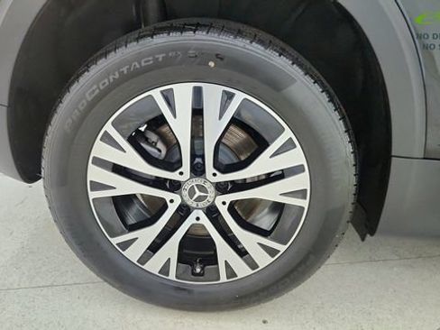 Used 2025 Mercedes-Benz GLB 250 4MATIC w/ Exclusive Package image 78
