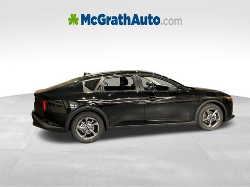 New 2025 Kia K4 LXS image 2