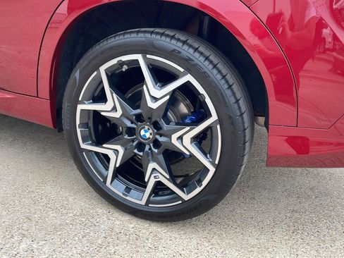Used 2025 BMW X2 xDrive28i w/ M Sport Package AWD/4WD image 5