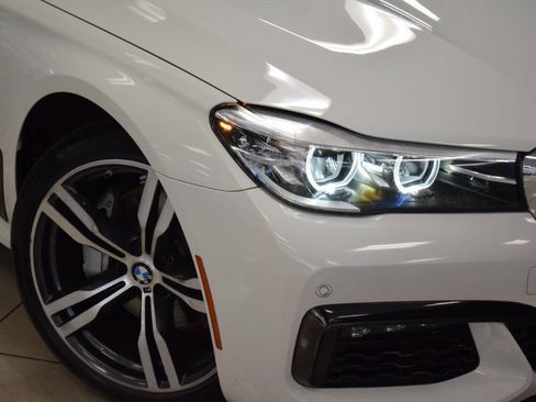 Used 2016 BMW 740i image 4