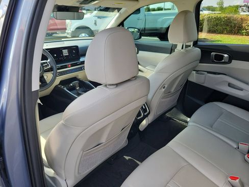 Used 2025 Kia Sorento S FWD image 9