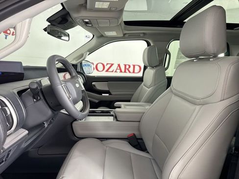 New 2025 Ford Expedition Active image 14