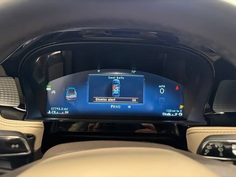 Used 2023 Lincoln Corsair AWD image 32