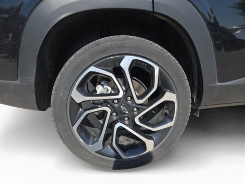 Used 2024 Chevrolet Trax RS w/ Sunroof Package FWD image 17