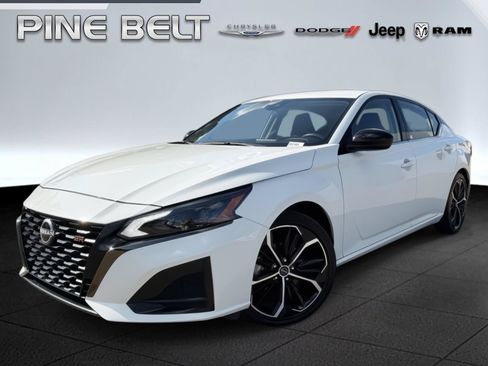 Used 2024 Nissan Altima 2.5 SR FWD image 1