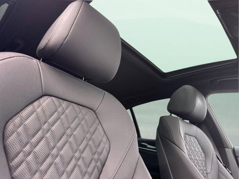 Used 2023 BMW 530e w/ M Sport Package image 16