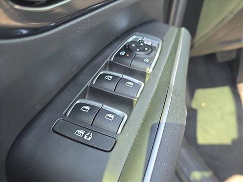 Used 2025 Kia Sorento S FWD image 8