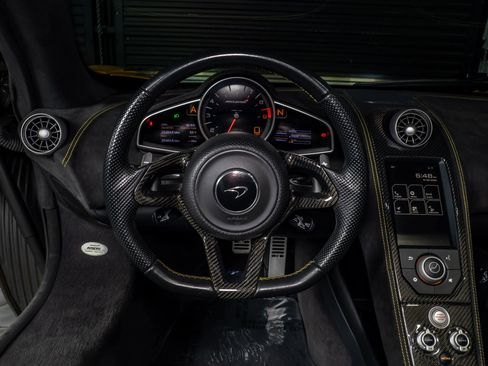 Used 2015 McLaren 650S Spider image 27