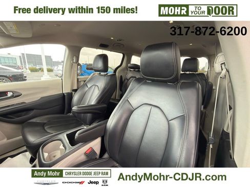 Used 2023 Chrysler Pacifica Touring-L image 7