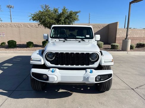 Used 2024 Jeep Wrangler High Altitude AWD/4WD image 3