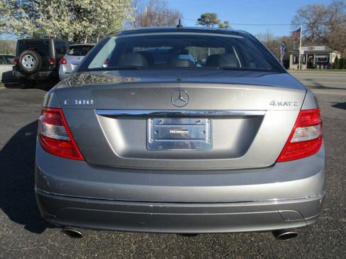 Used 2011 Mercedes-Benz C 300 4MATIC Sedan image 4
