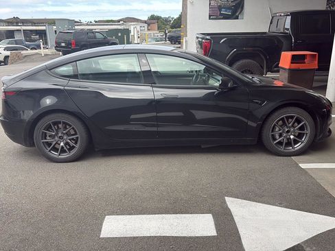 Used 2022 Tesla Model 3 RWD image 2