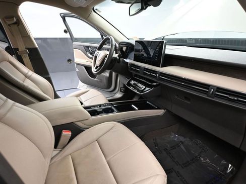 Used 2023 Lincoln Corsair Reserve image 47