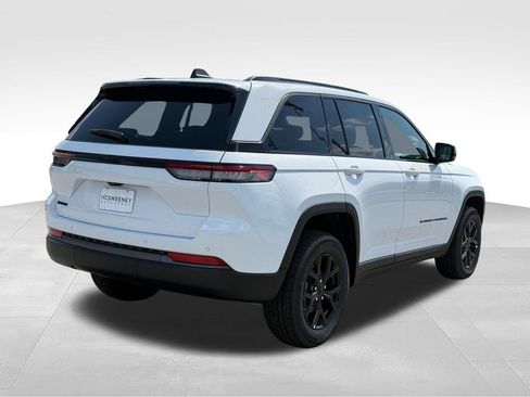 New 2026 Jeep Grand Cherokee Altitude RWD image 28