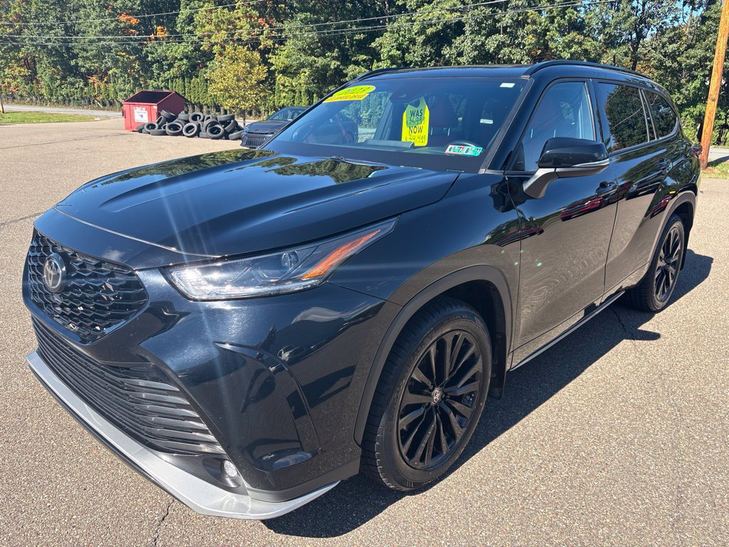 Used 2023 Toyota Highlander XSE AWD/4WD image 2