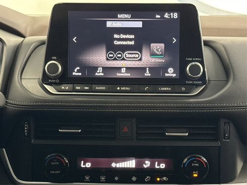 Used 2023 Nissan Rogue SV FWD image 13
