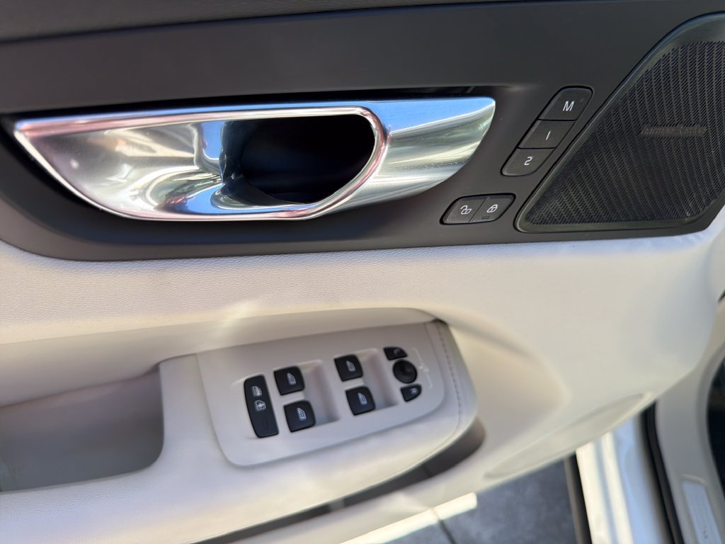 Used 2023 Volvo XC60 B5 Plus AWD/4WD image 20
