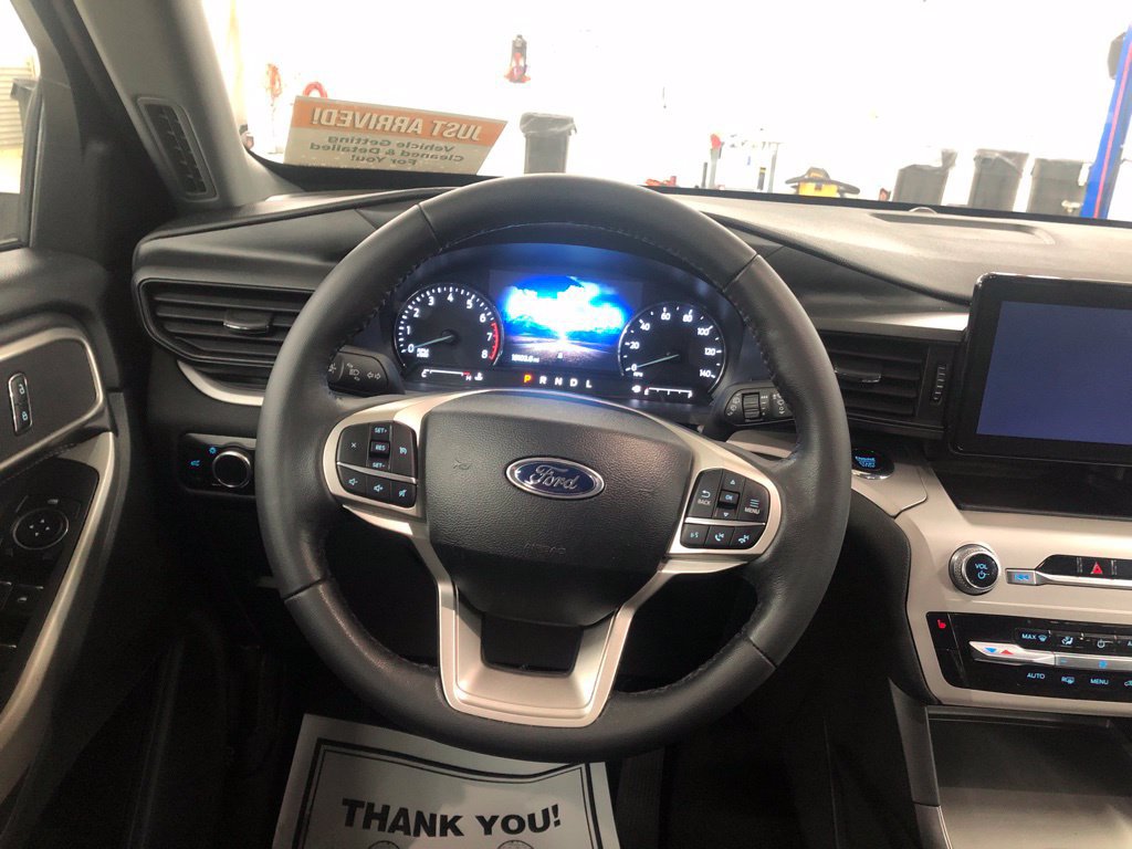 Used 2024 Ford Explorer XLT AWD/4WD image 7