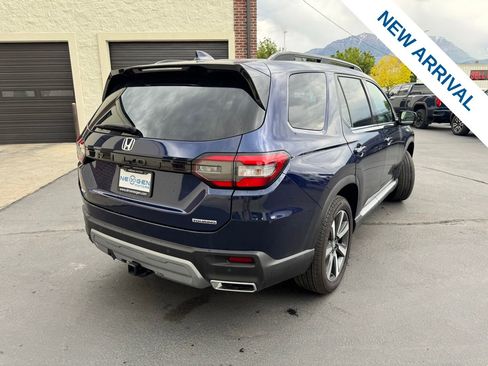 Used 2025 Honda Pilot Touring image 7