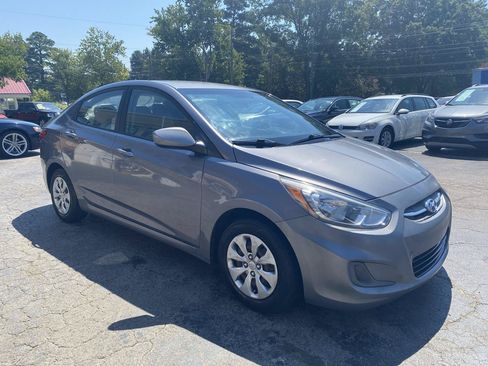 Used 2016 Hyundai Accent SE FWD image 3