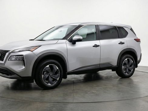 Used 2025 Nissan Rogue SV FWD image 3