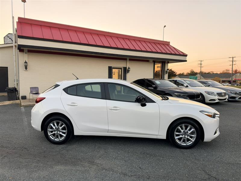 Used 2018 MAZDA MAZDA3 Sport FWD image 5