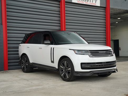 Used 2025 Land Rover Range Rover SE AWD/4WD image 7