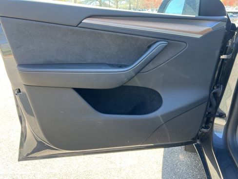 Used 2023 Tesla Model Y Long Range image 19