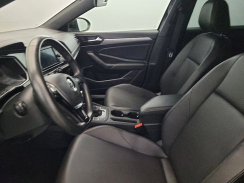 Used 2019 Volkswagen Jetta SE w/ Cold Weather Package FWD image 17