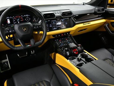 Used 2025 Lamborghini Urus SE AWD/4WD image 39