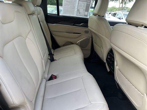 Used 2025 Jeep Grand Cherokee Limited w/ Luxury Tech Group II RWD image 14
