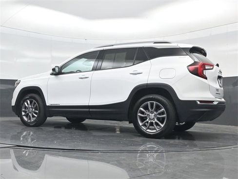 Used 2024 GMC Terrain SLT image 46