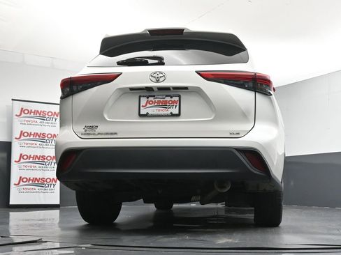 Used 2021 Toyota Highlander XLE FWD image 37
