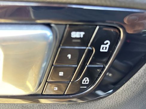 Used 2021 Porsche Cayenne Base image 20