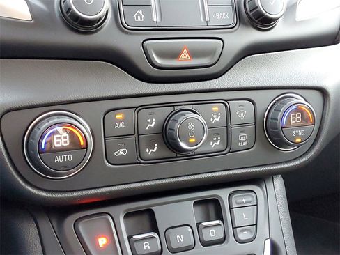 Used 2020 GMC Terrain SLT w/ Preferred Package image 19