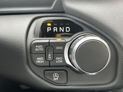 New 2026 RAM 1500 4x4 Crew Cab image 25