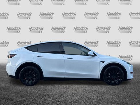 Used 2020 Tesla Model Y Long Range image 3