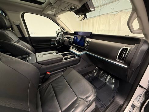 Used 2025 Ford Expedition Max Platinum AWD/4WD image 8