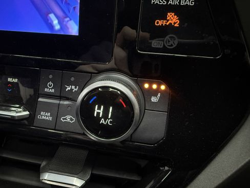 Used 2024 Toyota Highlander XLE image 22