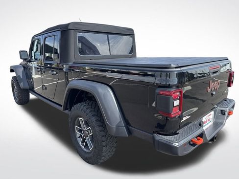 Used 2024 Jeep Gladiator Mojave w/ Technology Group AWD/4WD image 3