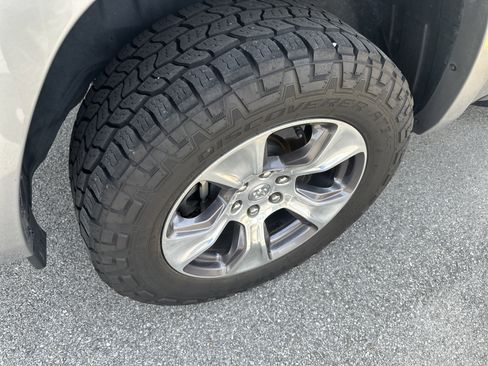 Used 2020 RAM 1500 Laramie AWD/4WD image 27